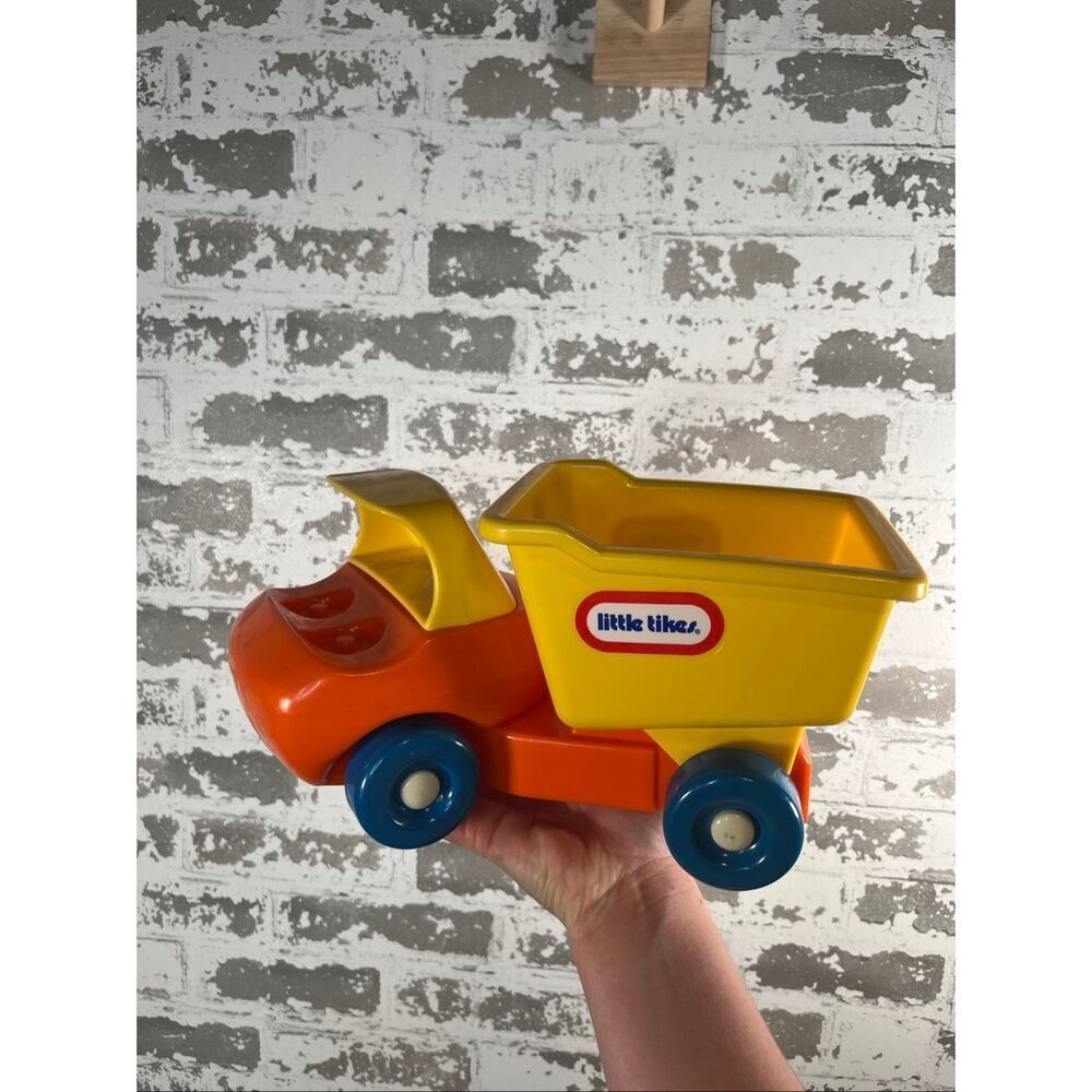 Little tikes | kids vintage plastic dump truck